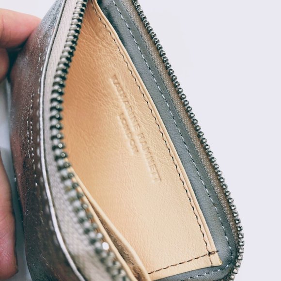 New Katherine Hamnett Silver Leather Zipped Pouch - Picture 3 of 5